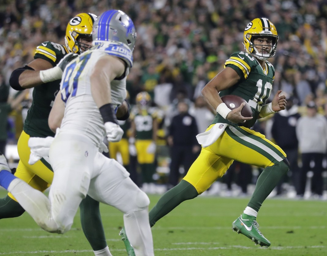 NFL: Detroit Lions at Green Bay Packers