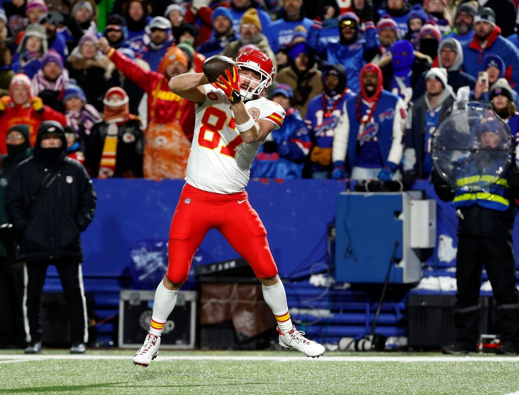 Kansas City Chiefs tight end Travis Kelce catches a 22 yard touchdown pass against the Bills.