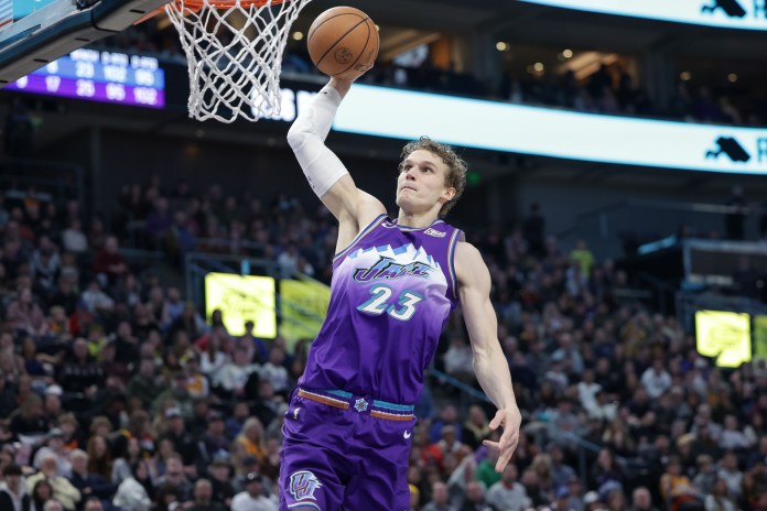 Utah Jazz forward Lauri Markkanen dunks the ball against the Oklahoma City Thunder during the second half at Vivint Arena.