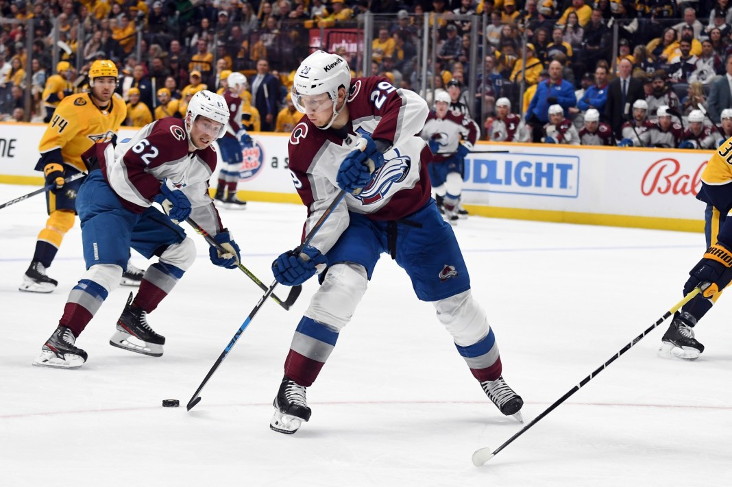 Colorado Avalanche center Nathan MacKinnon (29) passes the puck to left wing Artturi Lehkonen (62)