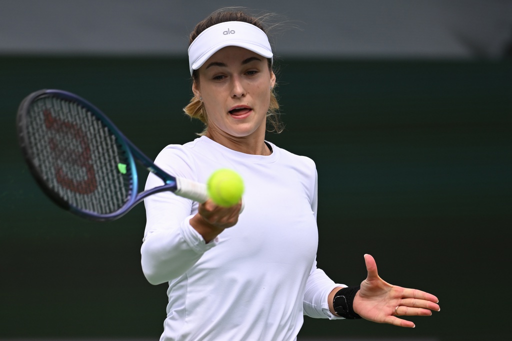 Anna Kalinskaya hits a forehand in her match against Jasmine Paolini at Indian Wells.