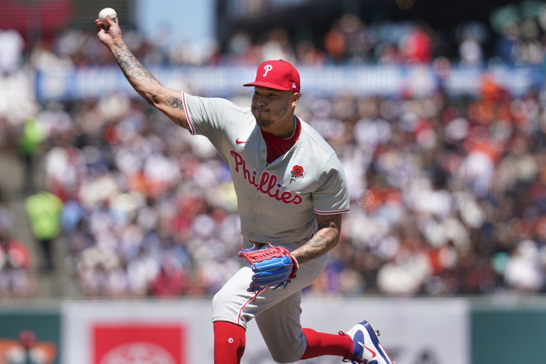 taijuan walker throws a pitch