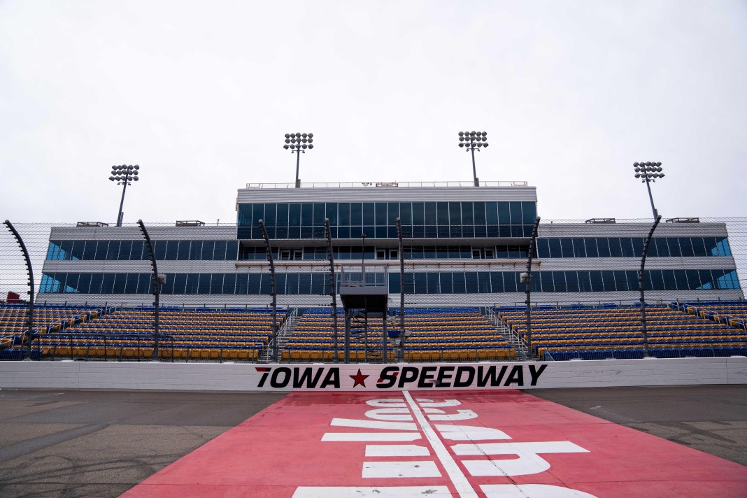 iowa speedway finish line