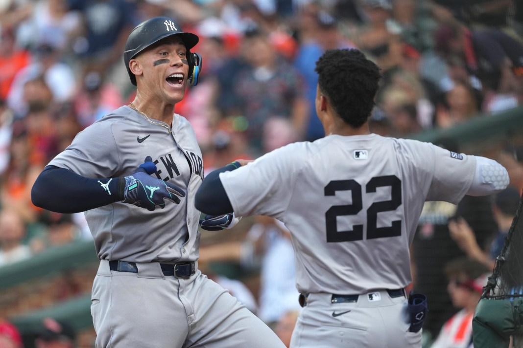 Aaron Judge celebrates a homer with teammate Juan Soto.