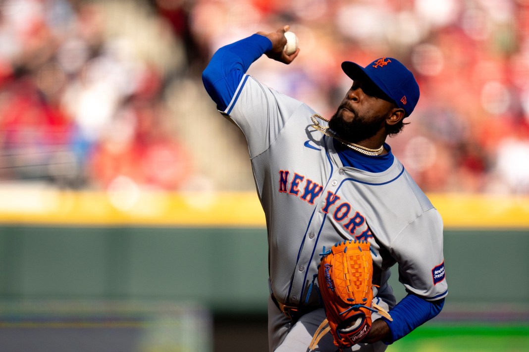 New York Mets pitcher Luis Severino (40) pitches in the fifth inning of the MLB baseball game between the Cincinnati Reds and New York Mets at Great American Ball Park in Cincinnati