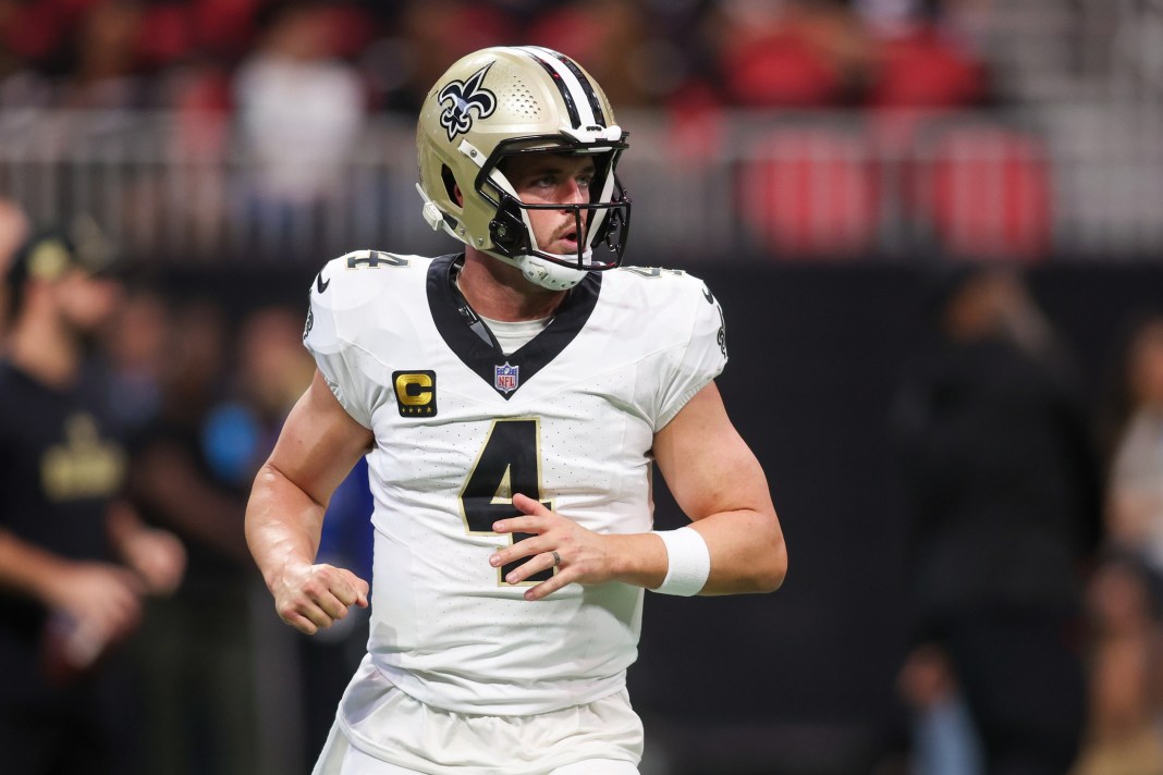 Saints quarterback Derek Carr looks to make a play against the Falcons in Week 4 of the 2024 NL season.