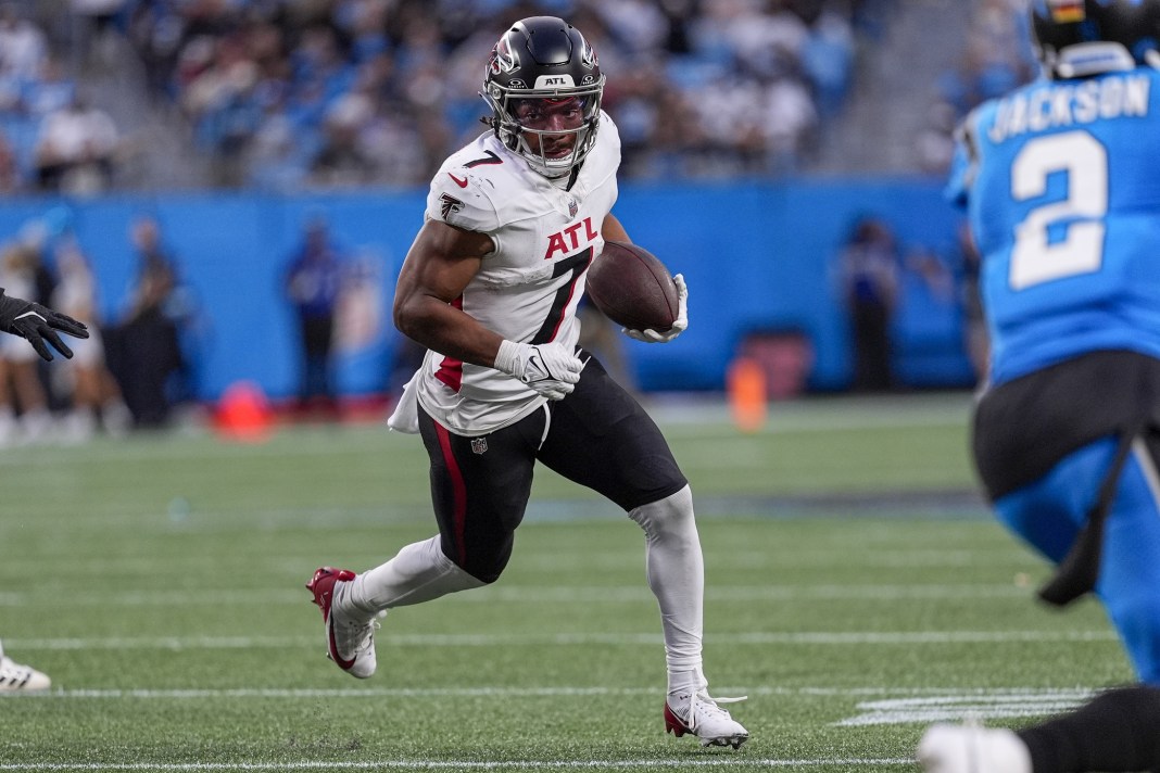 Atlanta Falcons running back Bijan Robinson (7) runs for yardage against the Carolina Panthers during the second half at Bank of America Stadium