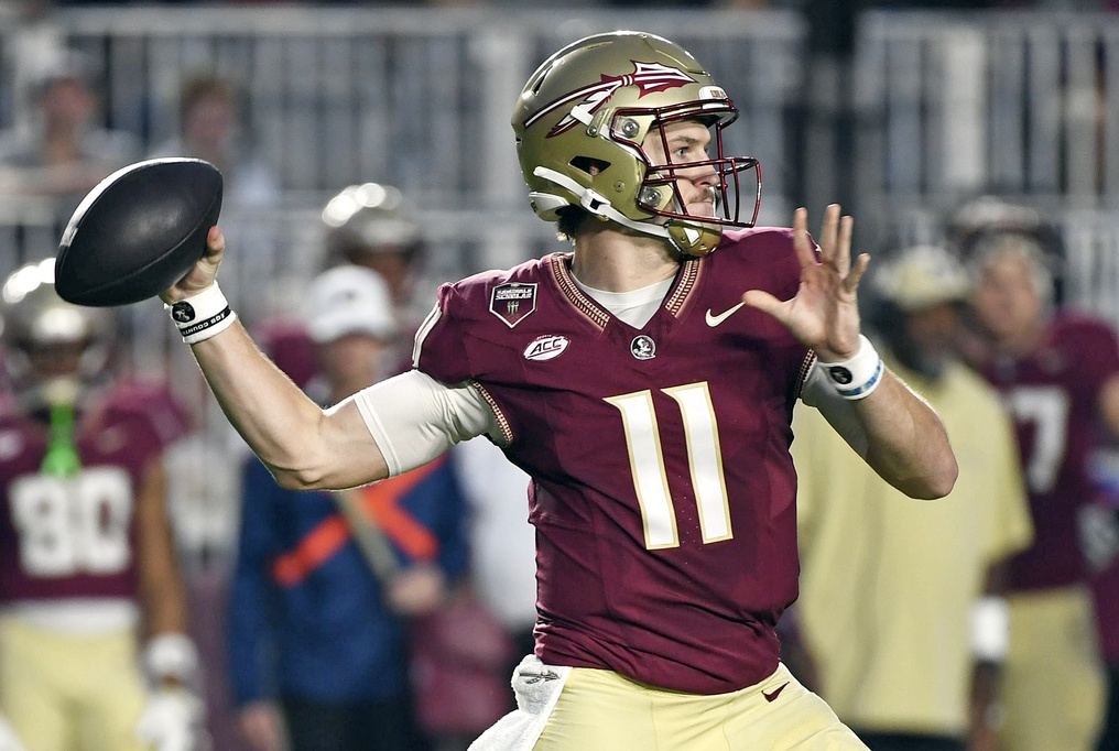 Florida State Seminoles quarterback Brock Glenn (11) throws the ball against the Clemson Tigers