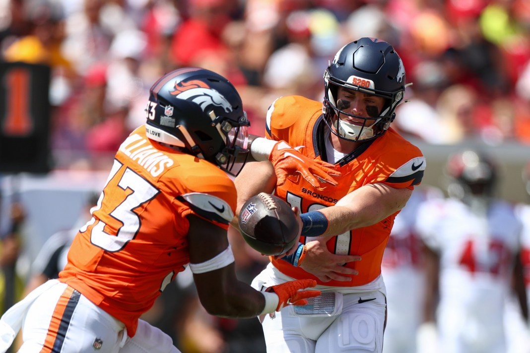 Denver Broncos quarterback Bo Nix (10) hands off to running back Javonte Williams (33) against the Tampa Bay Buccaneers