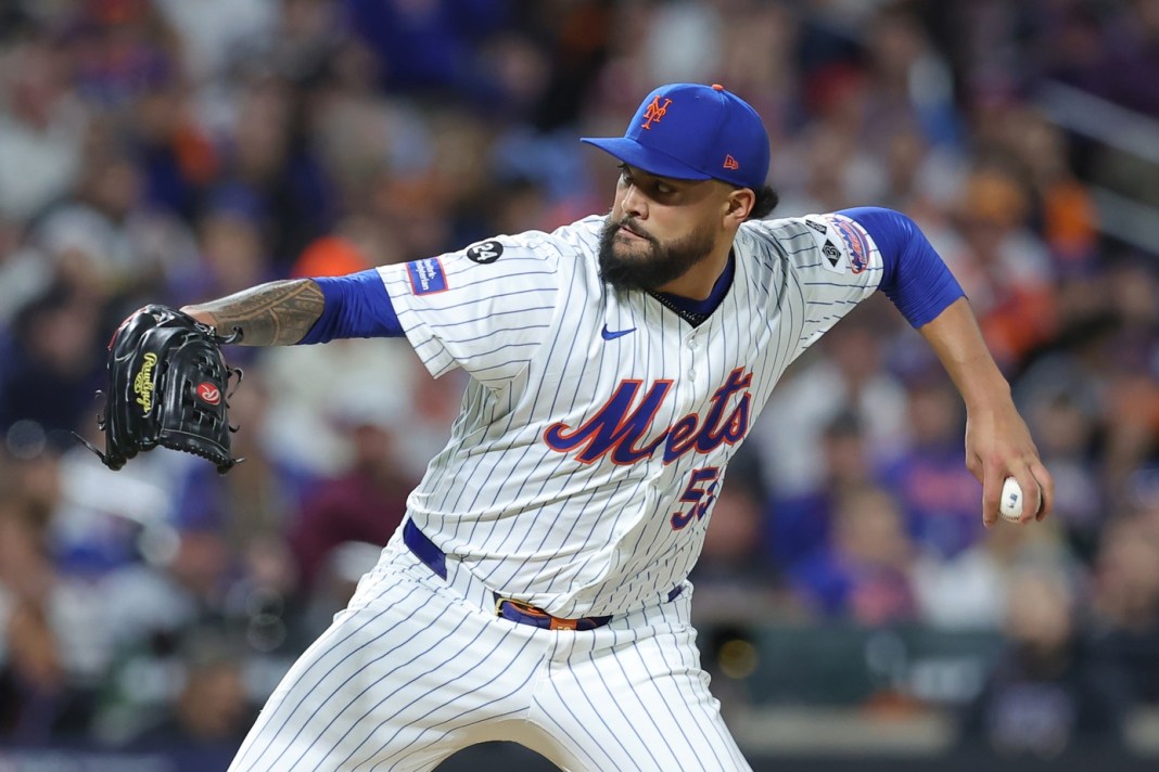 New York Mets pitcher Sean Manaea (59) pitches in the seventh inning against the Philadelphia Phillies during game three of the NLDS for the 2024 MLB Playoffs