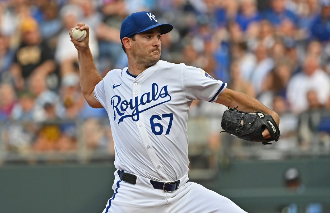 Kansas City Royals starting pitcher Seth Lugo (67) delivers a pitch in the first inning against the Chicago Cubs