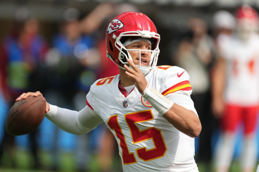 Chiefs quarterback Patrick Mahomes throws a pass against the Chargers in Week 4 of the 2024 NFL season.