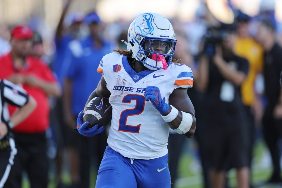 Boise State running back Ashton Jeanty breaks free in a meeting with Hawaii in Week 7 of the college football season.