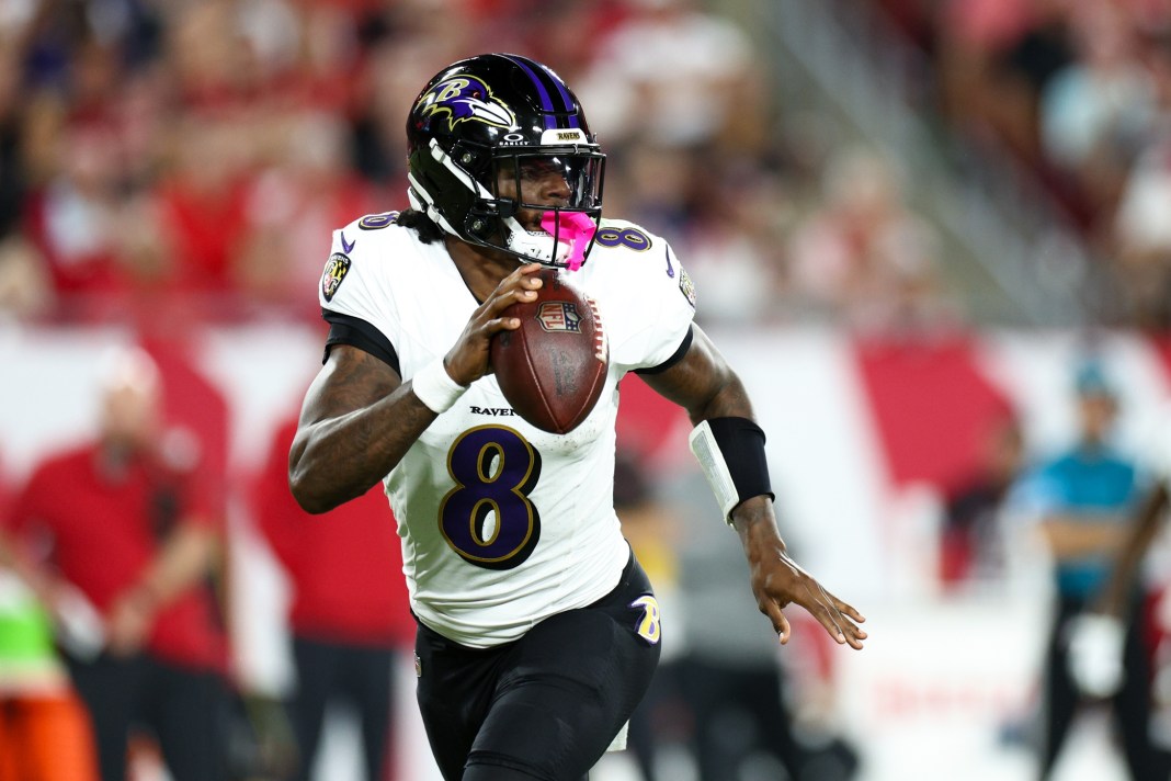 Baltimore Ravens quarterback Lamar Jackson (8) drops back to pass against the Tampa Bay Buccaneers