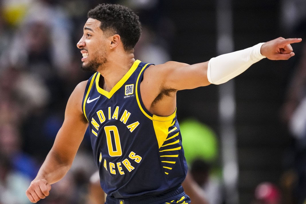 Pacers guard Tyrese Haliburton barks out an order in a meeting with the Celtics in the 2024-25 season.