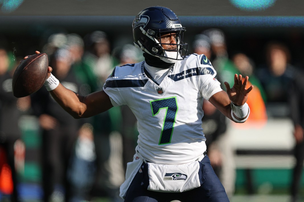 Seattle Seahawks quarterback Geno Smith (7) drops back to pass during the first quarter against the New York Jets at MetLife Stadium