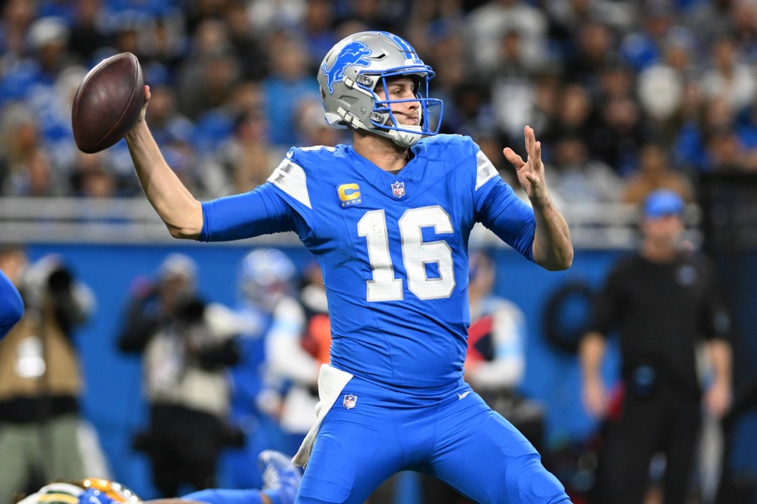 Detroit Lions quarterback Jared Goff (16) throws a pass against the Green Bay Packers in the fourth quarter at Ford Field