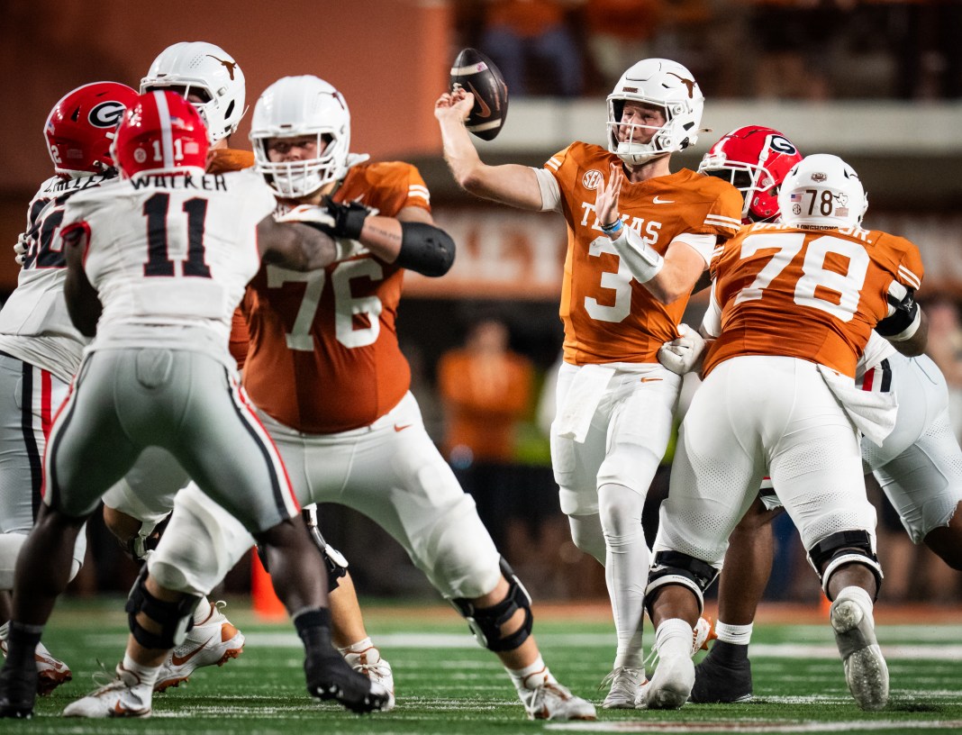 Texas Longhorns quarterback Quinn Ewers throws a pass in the fourth quarter of the game against the Georgia Bulldogs