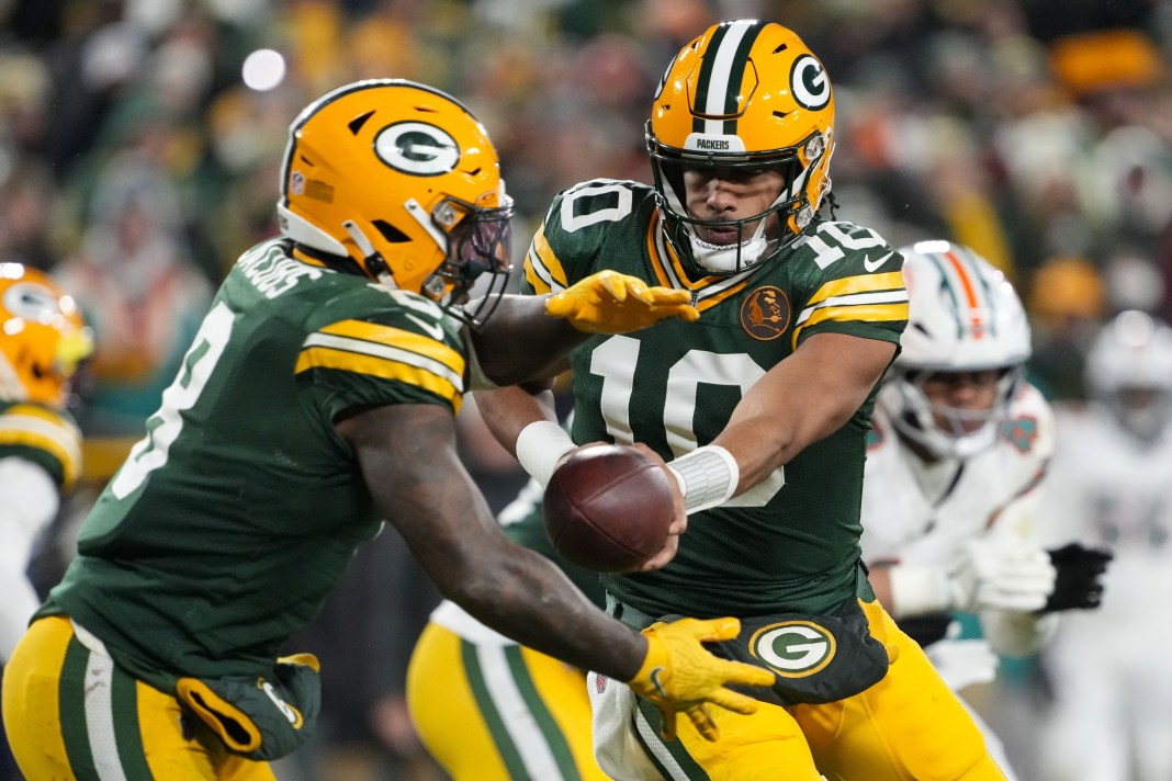 Packers quarterback Jordan Love hands the ball off to running back Josh Jacobs during the 2024 NFL season.