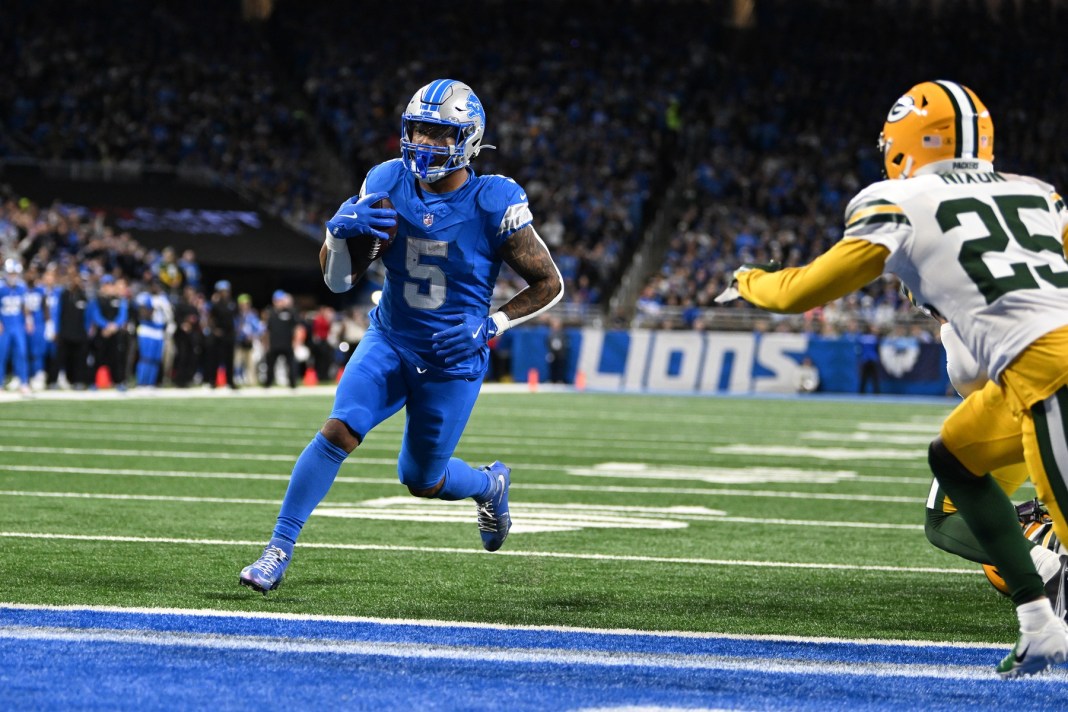 Detroit Lions running back David Montgomery (5) runs untouched into the end zone for a touchdown against the Green Bay Packers