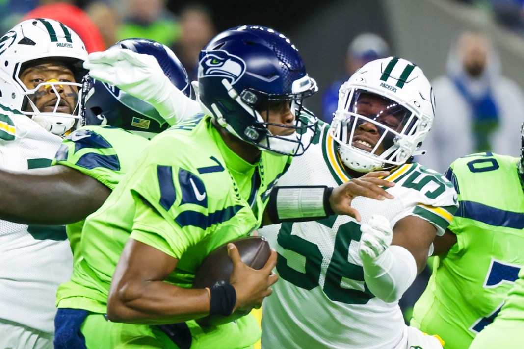 Green Bay Packers linebacker Edgerrin Cooper sacks Seattle Seahawks quarterback Geno Smith