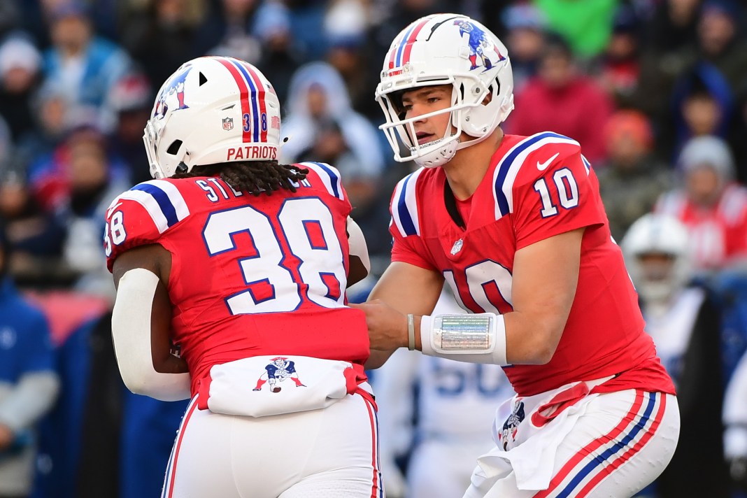 New England Patriots quarterback Drake Maye (10) hands the ball off to running back Rhamondre Stevenson