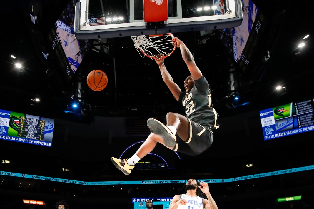 UAB Blazers forward Bradley Ezewiro (22) dunks the ball during the second half against the Memphis Tigers at FedExForum on January 26, 2025